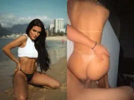 Famosa do OnlyFans Fernanda Campos dando a buceta de ladinho